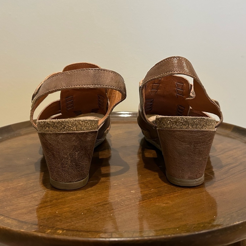 Taos Footwear Brown Wedge Sandals - Picture 4 of 13